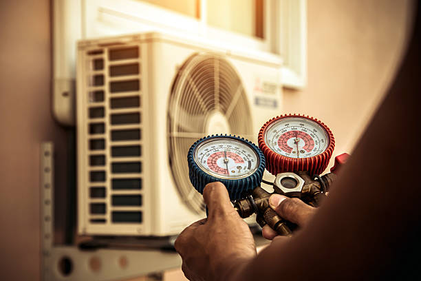 Professional Hvac technician working in Lovejoy, GA